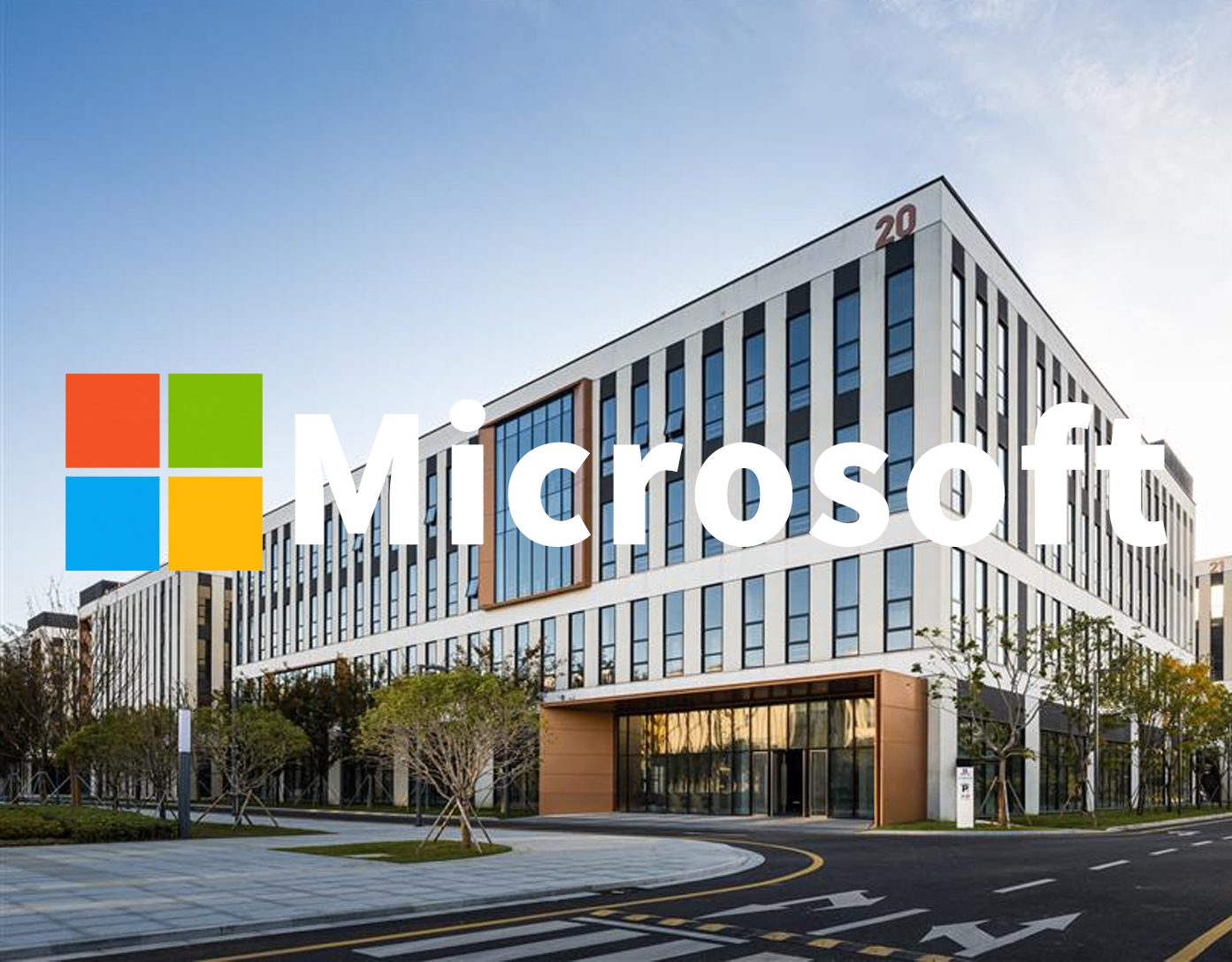 学员在现代化培训教室中学习 Microsoft Office